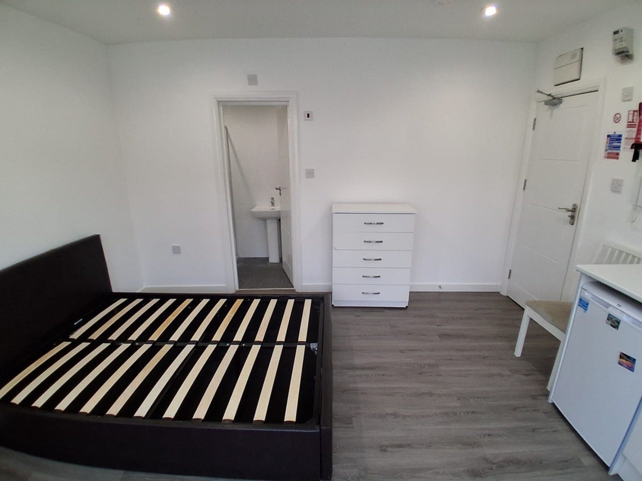 Flat Leather Close in Greater London