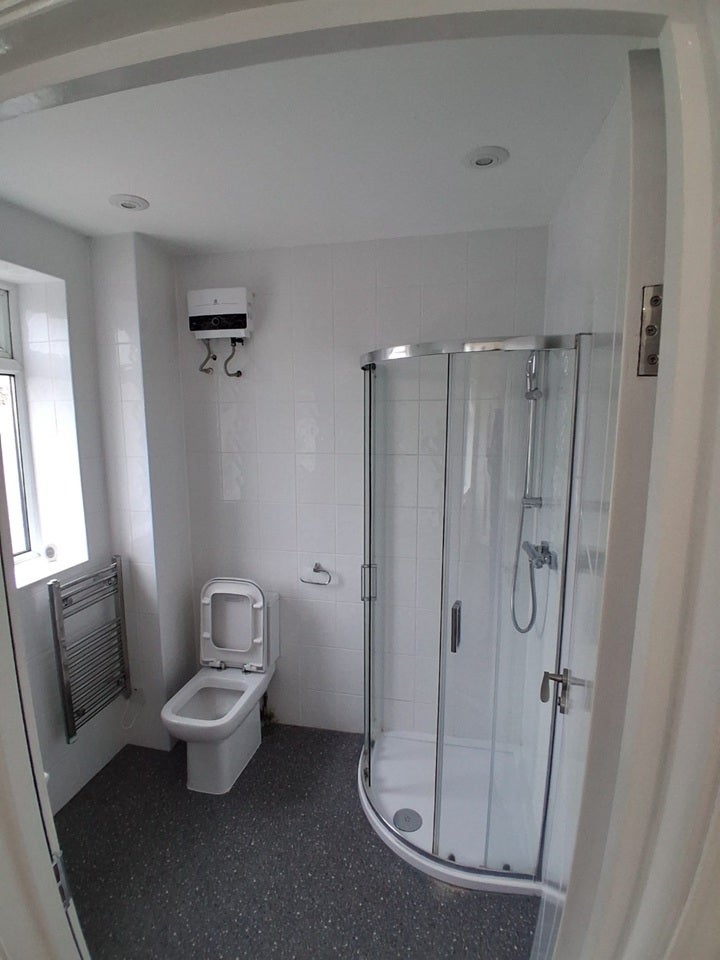 Flat Leather Close in Greater London