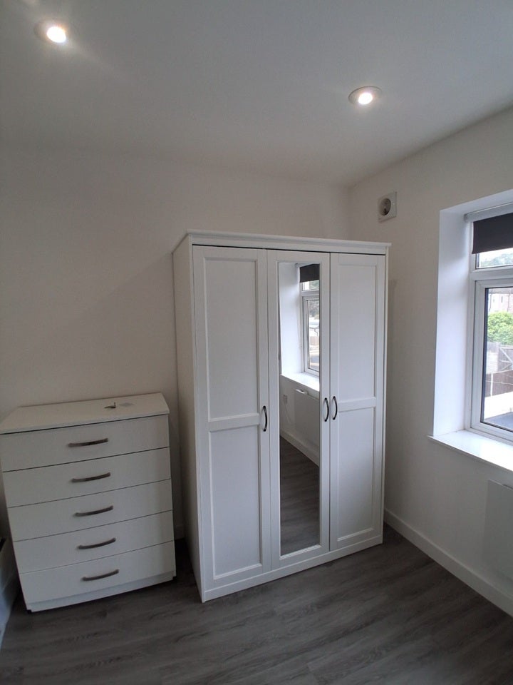 Flat Leather Close in Greater London
