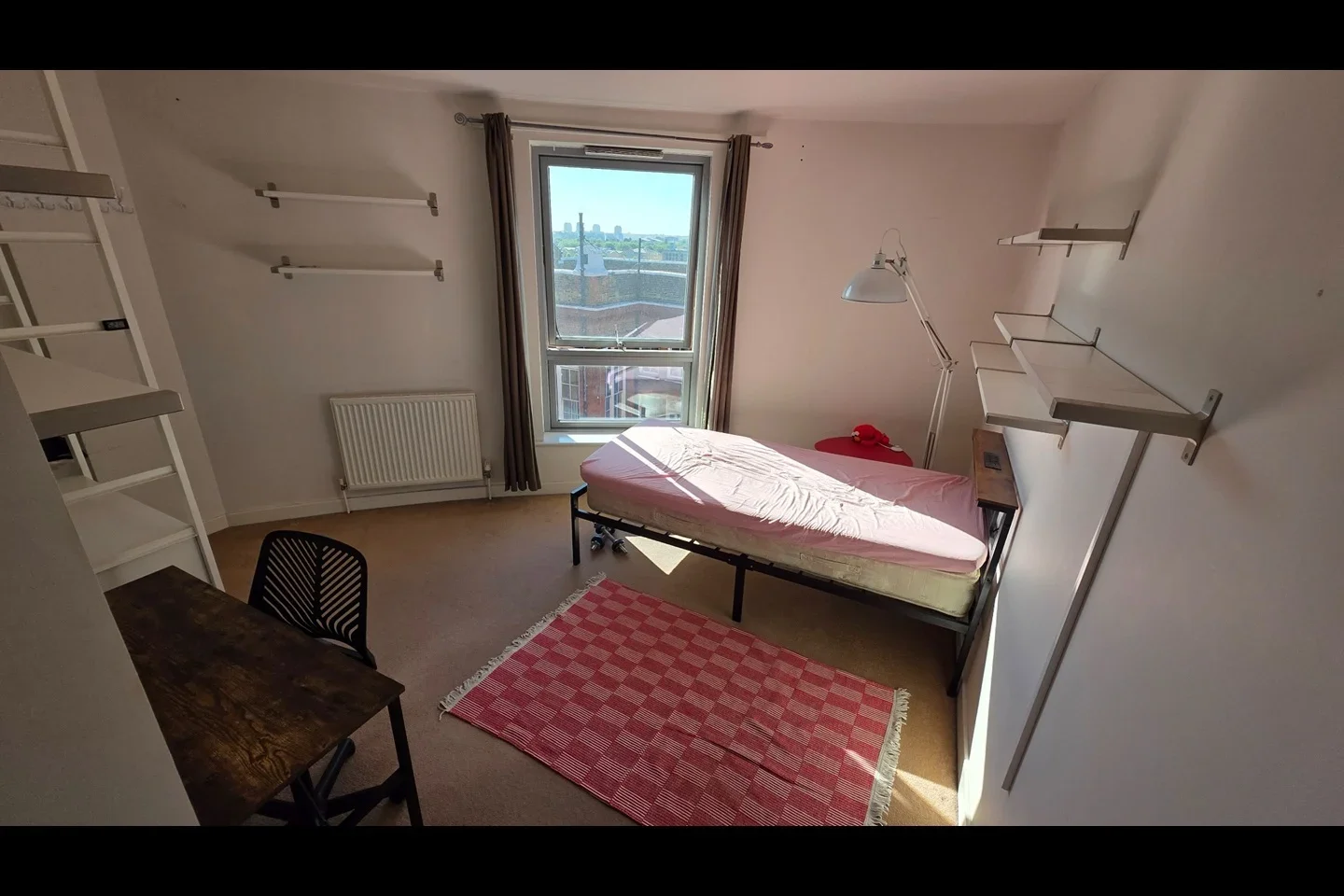 Room Glasshouse Fields in Greater London