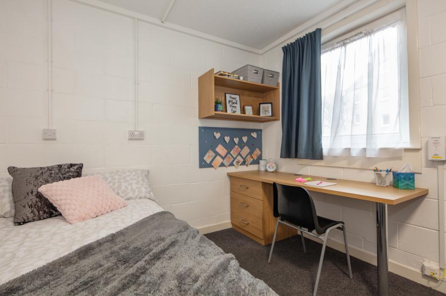 Room St Peter Street in Aberdeen City