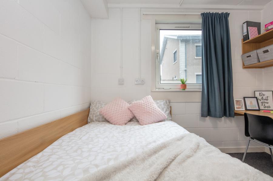 Room St Peter Street in Aberdeen City