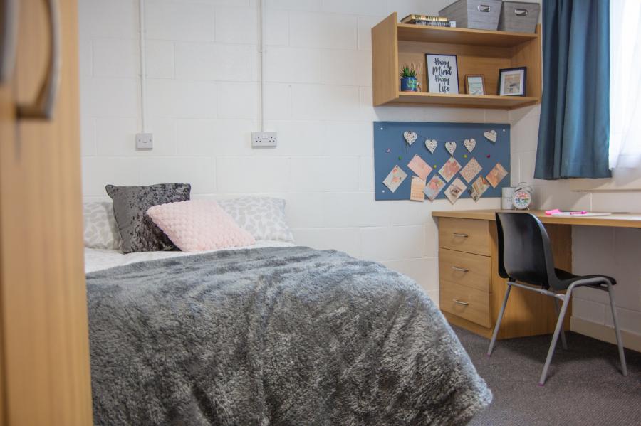 Room St Peter Street in Aberdeen City