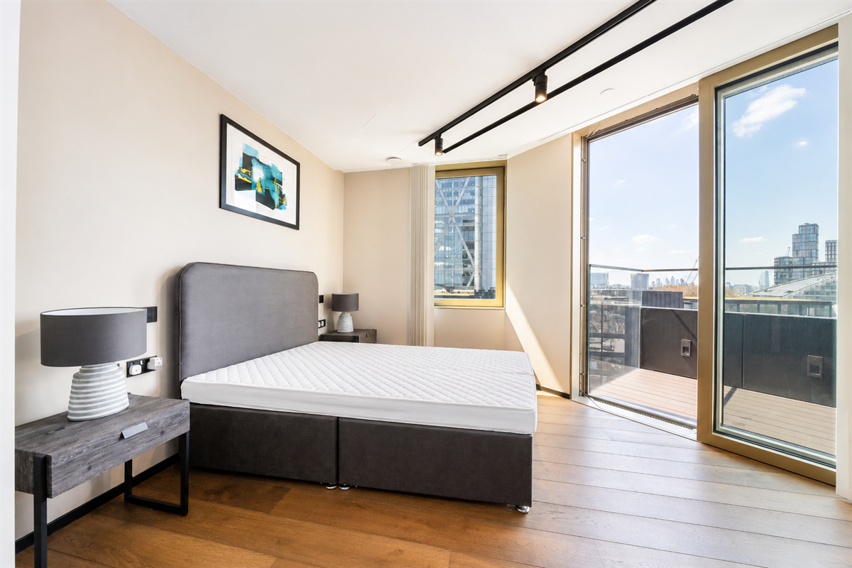 Flat Plough Yard in Greater London