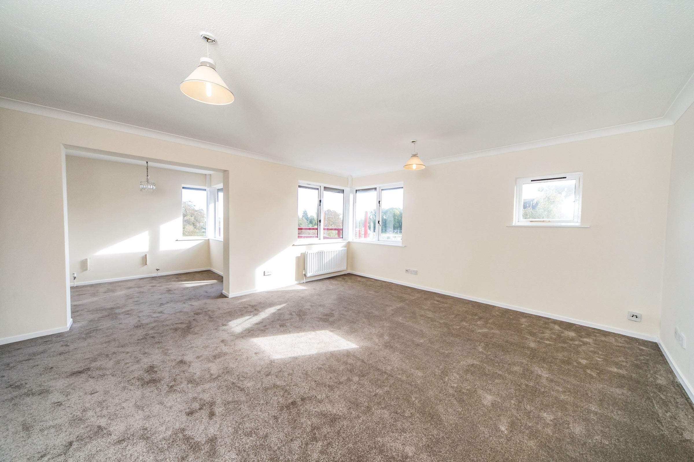 Flat Waterman Place in Reading