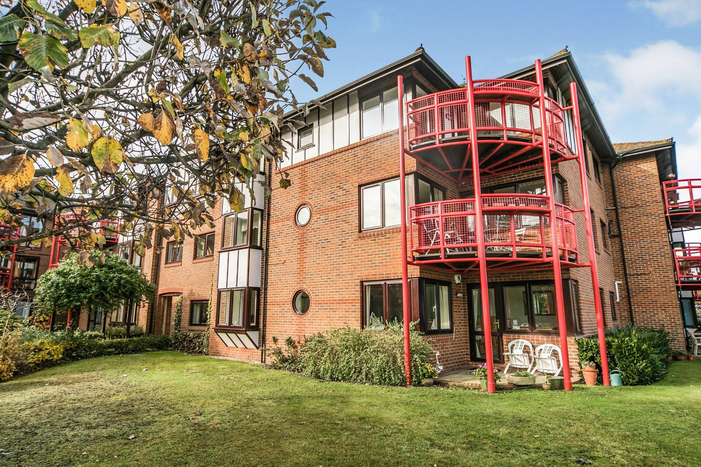 Flat Waterman Place in Reading