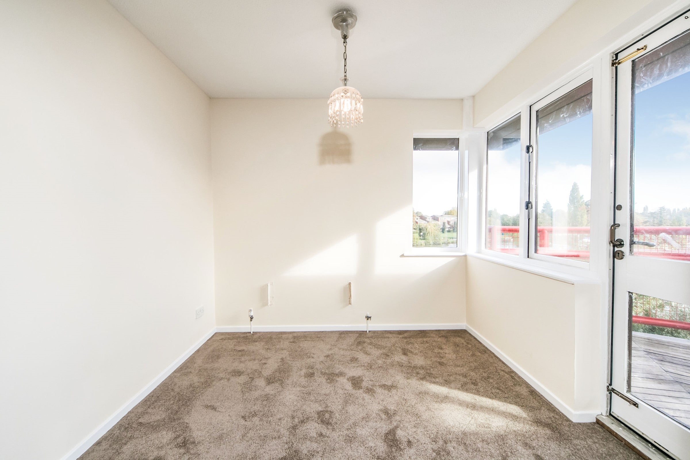 Flat Waterman Place in Reading
