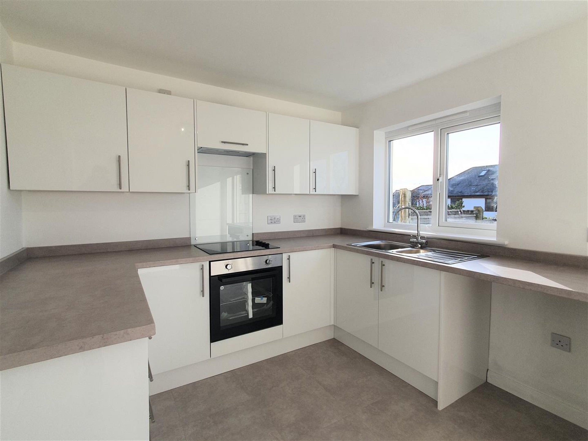 House Luxon Drive in Newquay
