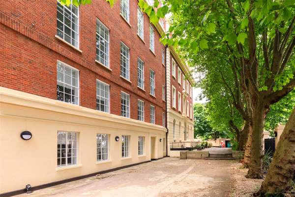 Flat Pickard Street in Greater London