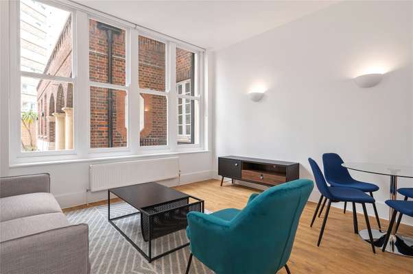 Flat Pickard Street in Greater London