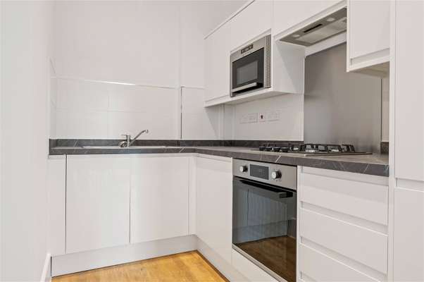 Flat Pickard Street in Greater London