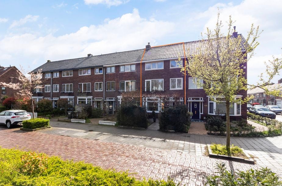 Tussenwoning te koop: Diepenbrockweg 126, Dordrecht