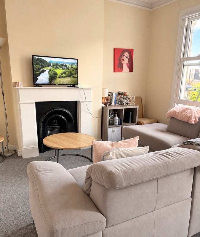 Room Dighton Road in Greater London