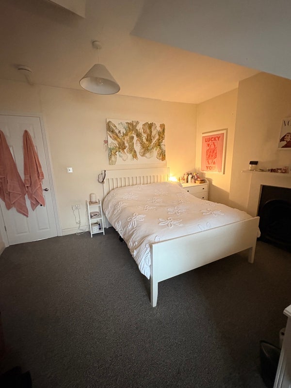 Room Dighton Road in Greater London