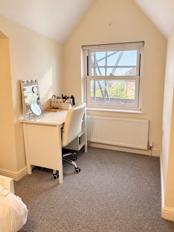 Room Dighton Road in Greater London
