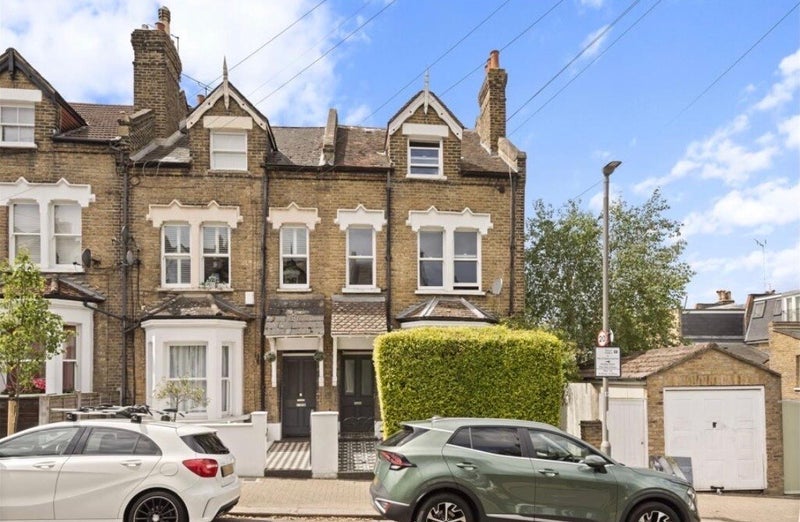 Room Dighton Road in Greater London