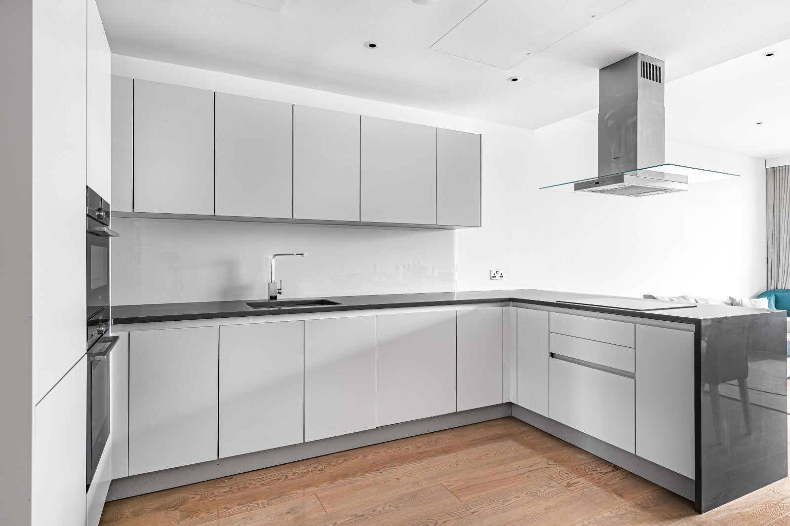 Flat Sopwith Way in Greater London