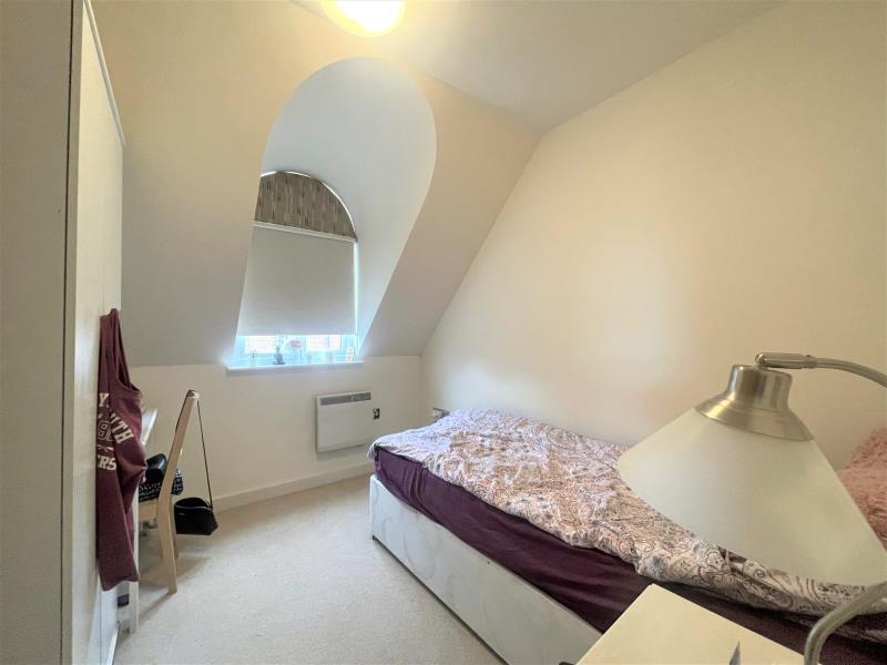Flat Sydenham Road in Guildford