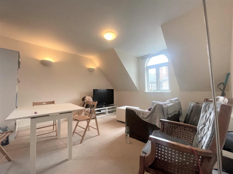 Flat Sydenham Road in Guildford