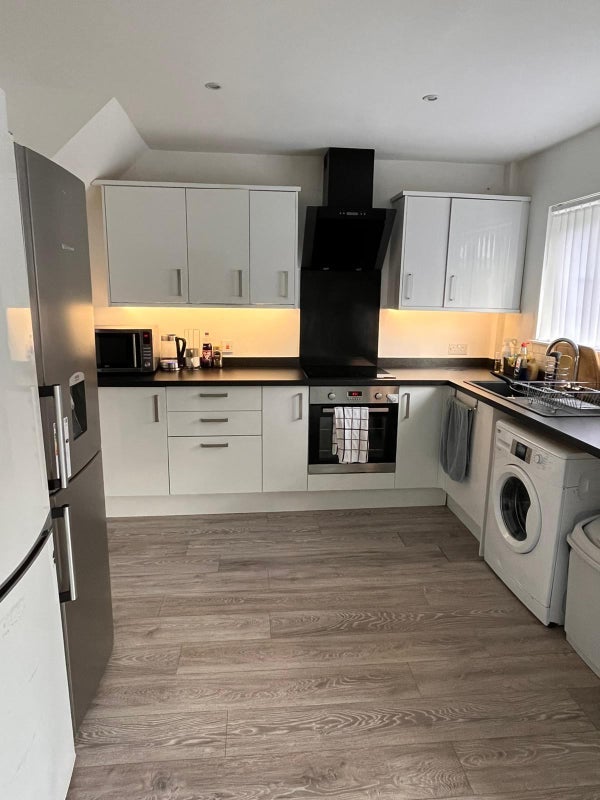 Room Widmore Grove in Bristol