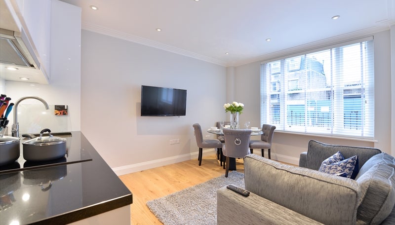 Flat Hill Street in City of Westminster