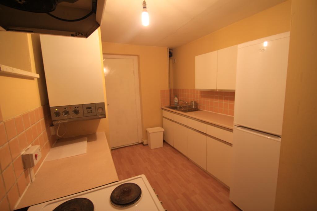 Flat Parkfield Road in Greater London