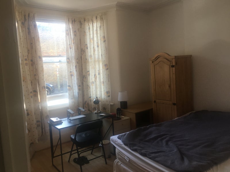 Room Brassey Square in Greater London