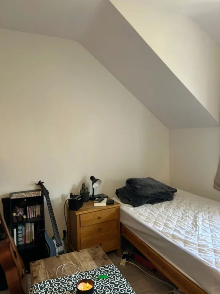 Room Callcott Road in Greater London