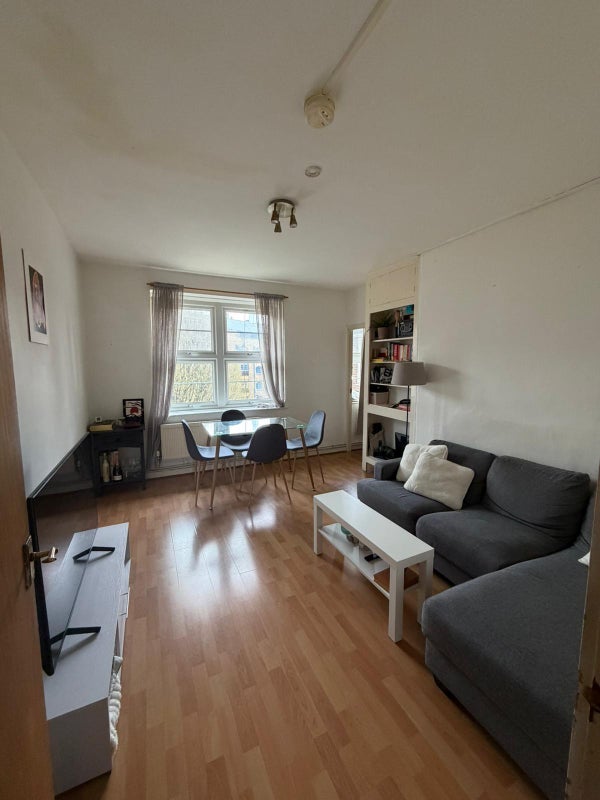 Room St. Katharine's Way in Greater London