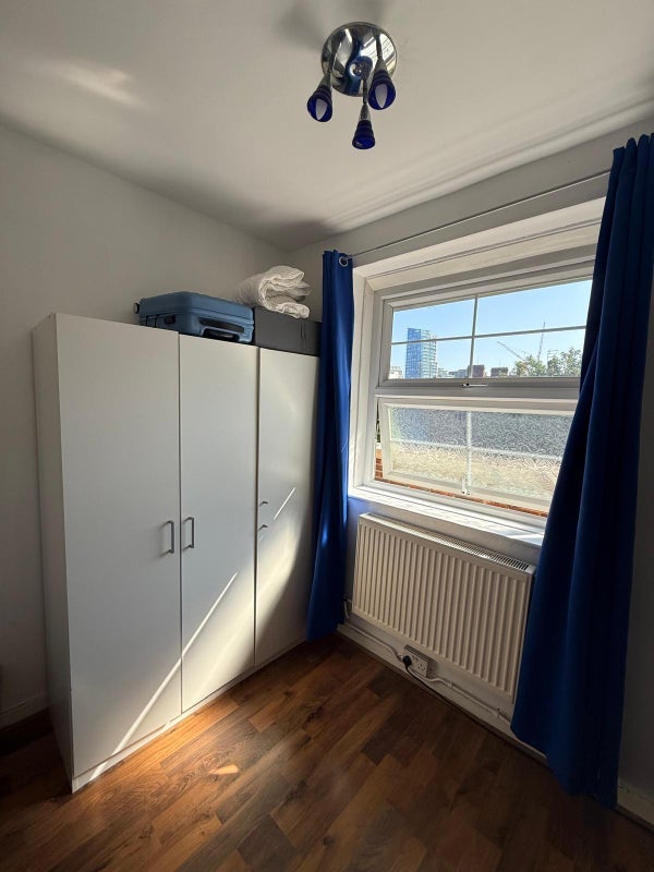 Room St. Katharine's Way in Greater London