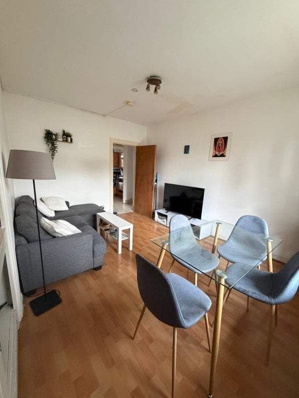 Room St. Katharine's Way in Greater London