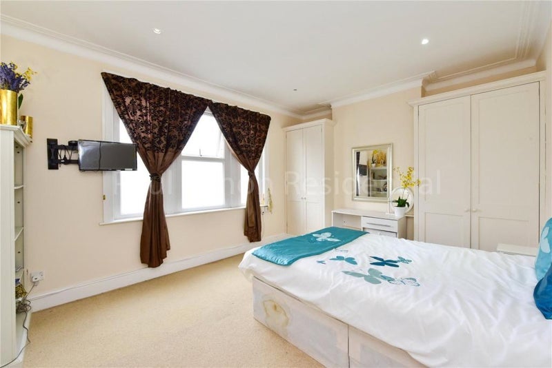 Room Conway Road in Greater London