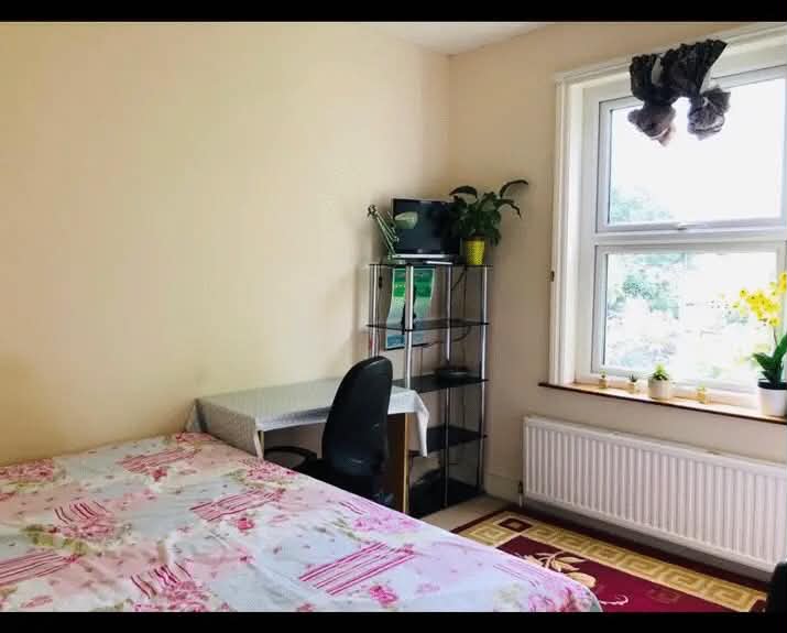 Room Conway Road in Greater London