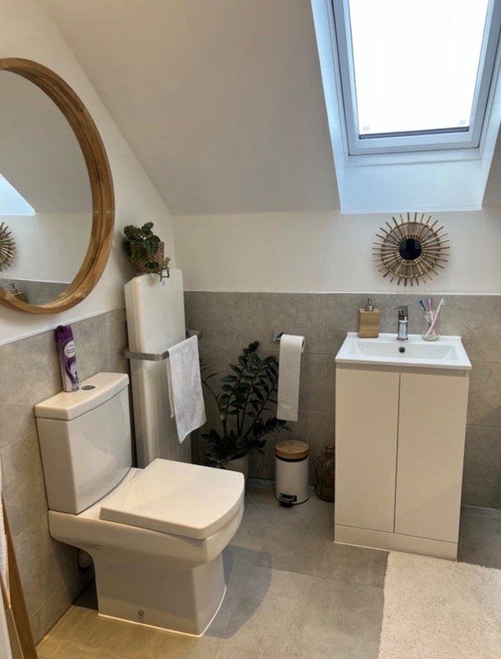 Room Bullsmoor Lane in Greater London