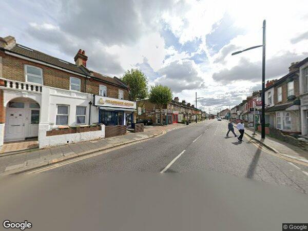 Flat Green Street in Greater London