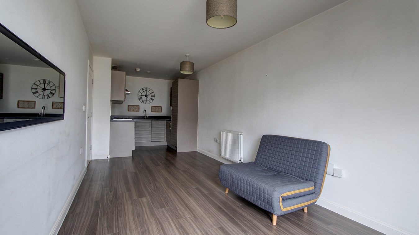 Flat Mackintosh Street in Greater London