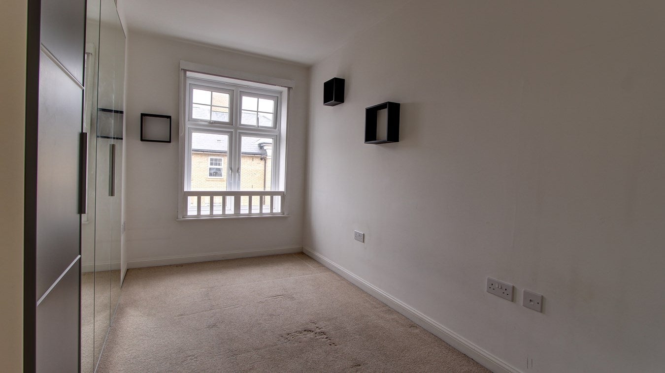 Flat Mackintosh Street in Greater London