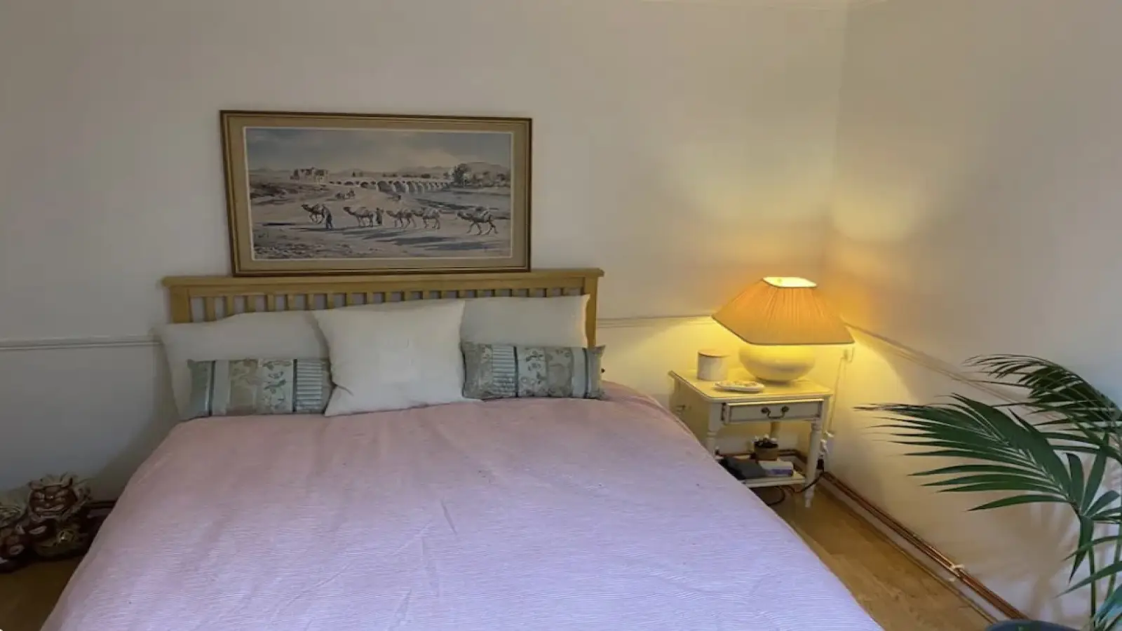 Flat Fern Close in Greater London
