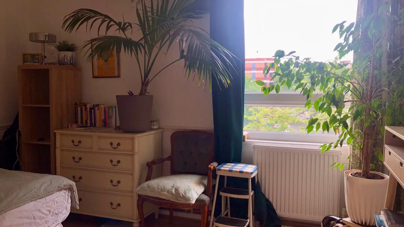 Flat Fern Close in Greater London