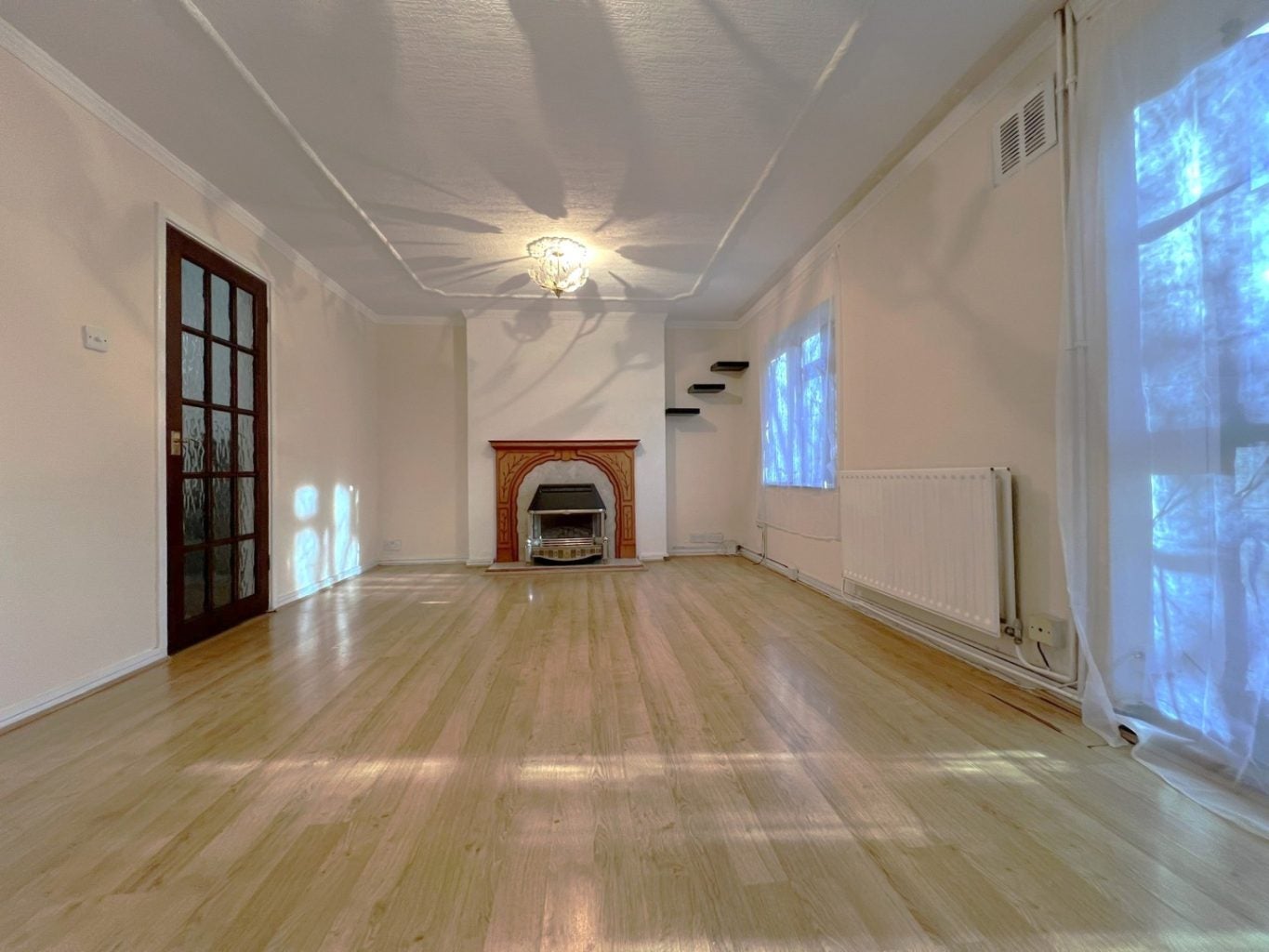 Flat Langhedge Lane in Greater London