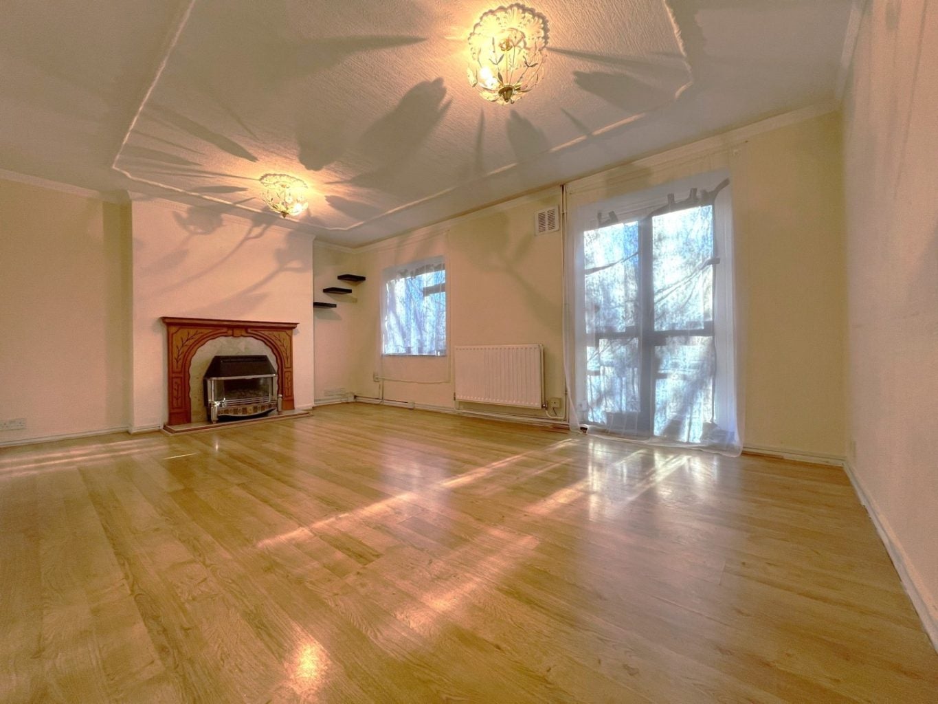 Flat Langhedge Lane in Greater London
