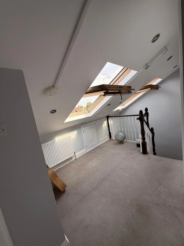 Room Hurstbourne Road in Greater London