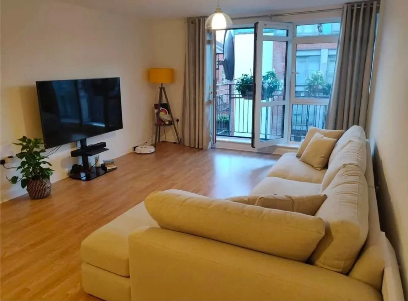 Flat Vivian Avenue in Greater London