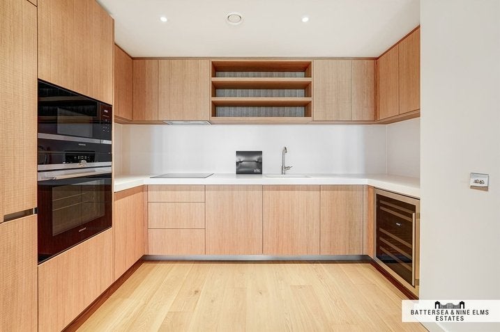 Flat Prospect Way in Greater London