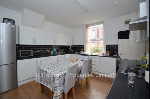 Flat Delph Mount in Leeds