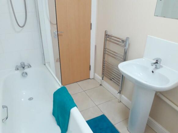 Room Dickenson Road in Manchester