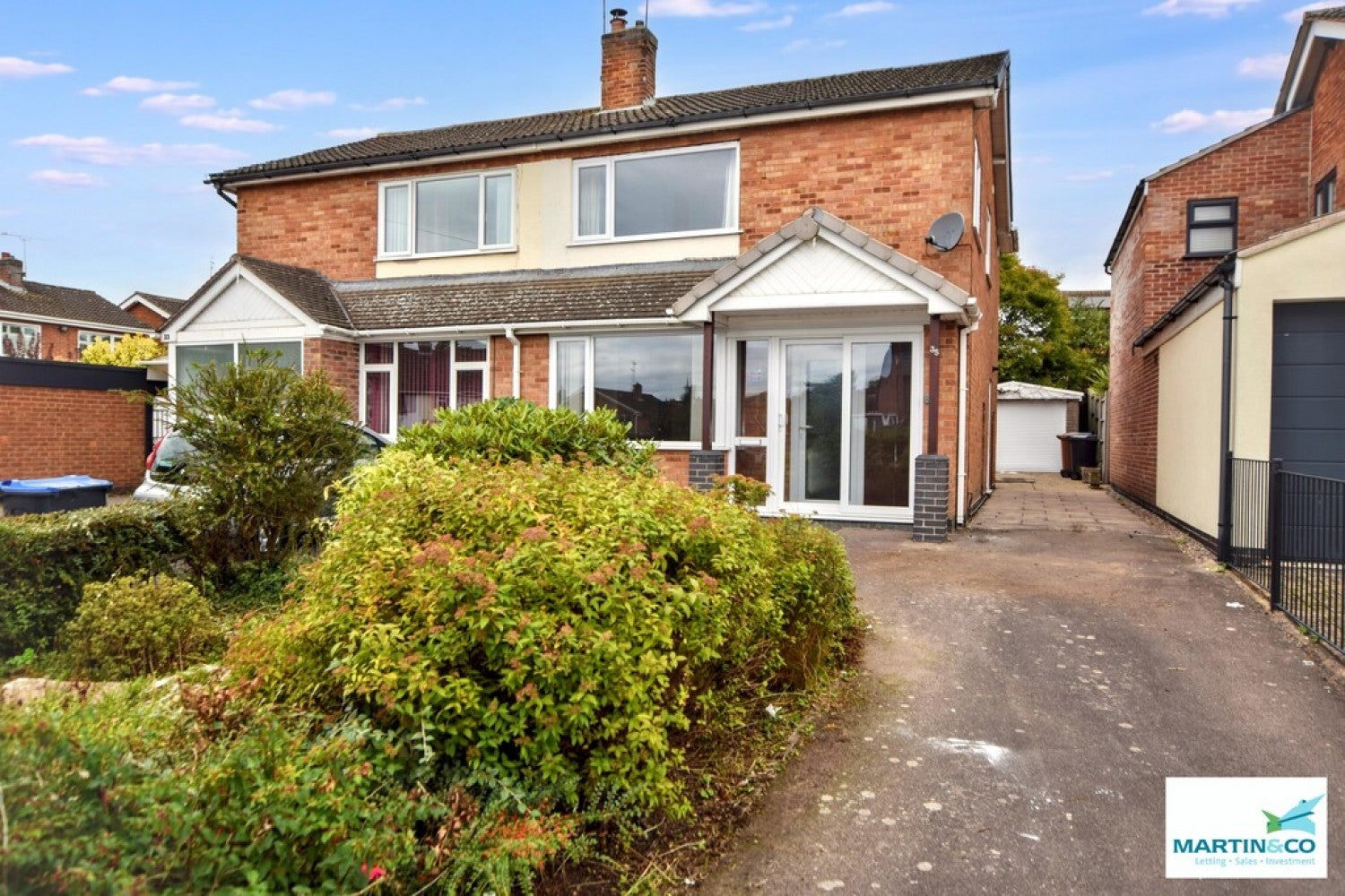 House Outlands Drive in Hinckley and Bosworth