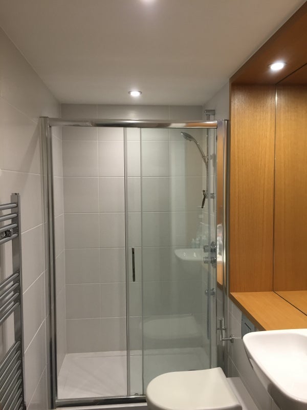 Room Barking Road in Greater London