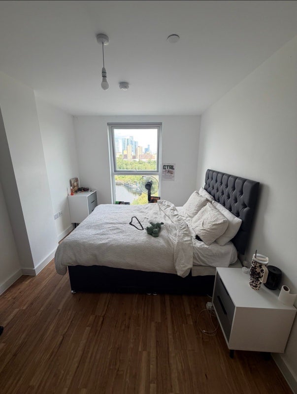Flat Pomona Strand in Trafford