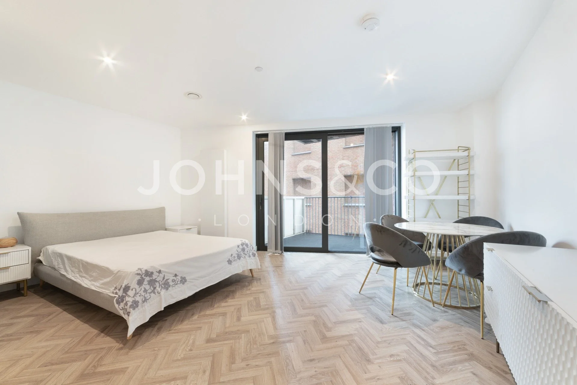 Flat Gillender Street in Greater London